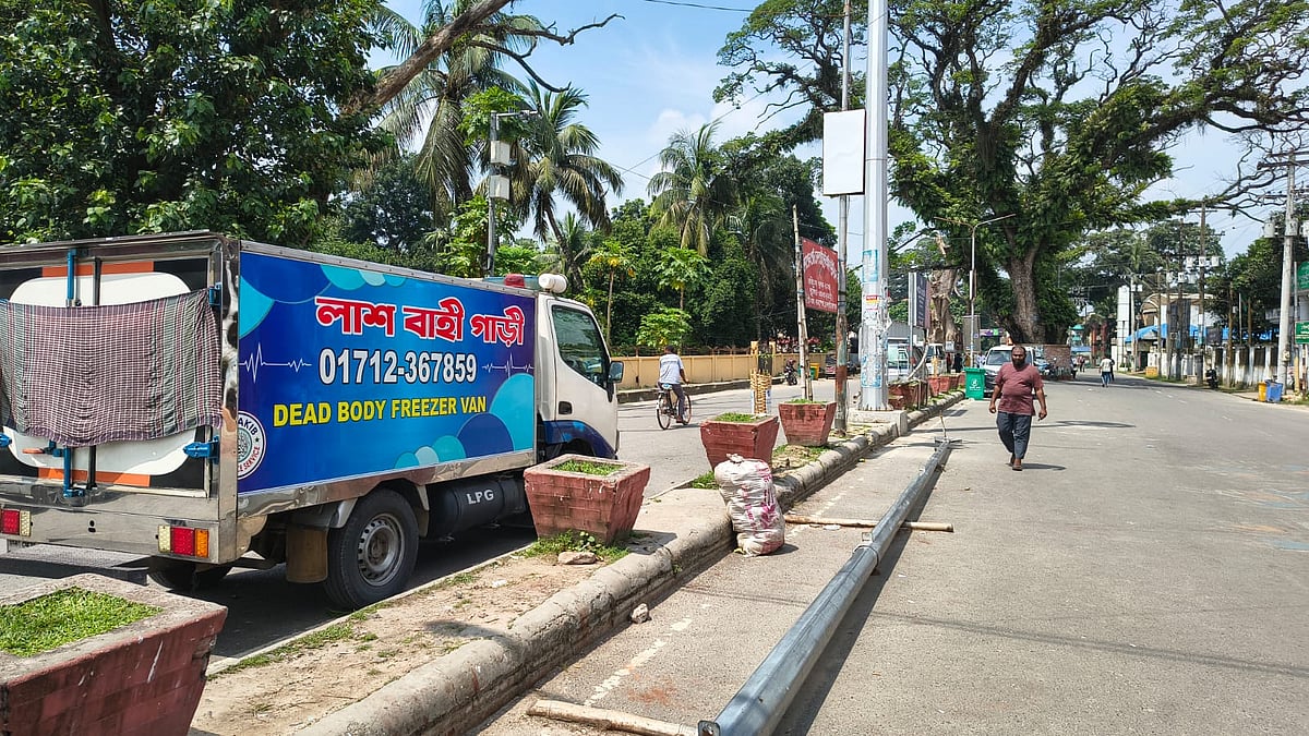 Five Bangladeshis' bodies on the way; relatives wait at Benapole