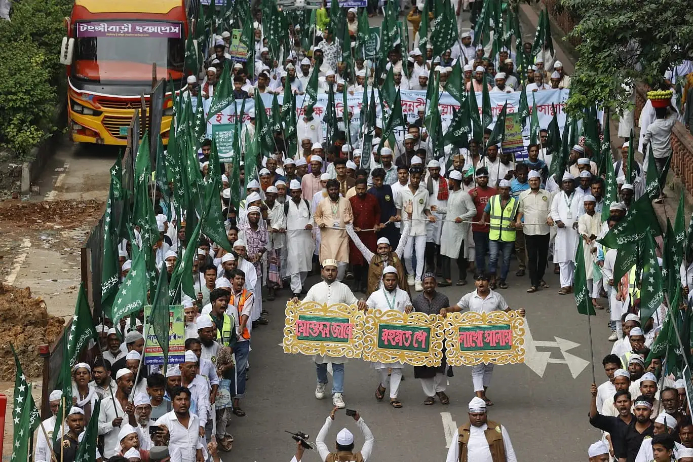 জশনে জুলুসে মানুষের ঢল
