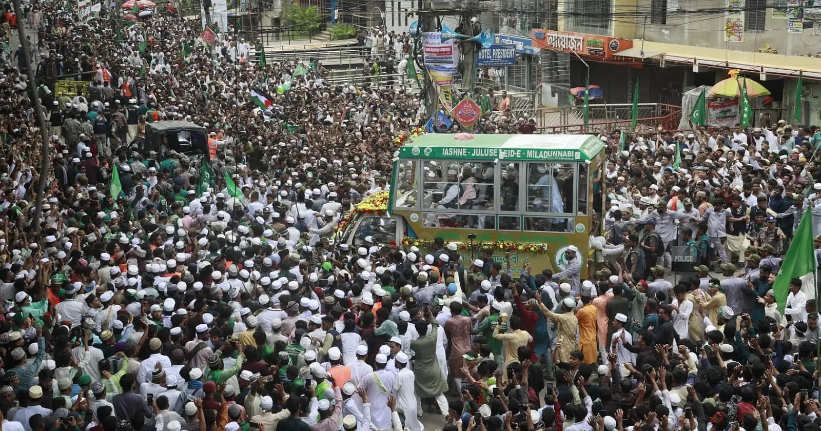 জশনে জুলুসে মুখর চট্টগ্রাম, অংশ নিলেন লাখো মানুষ